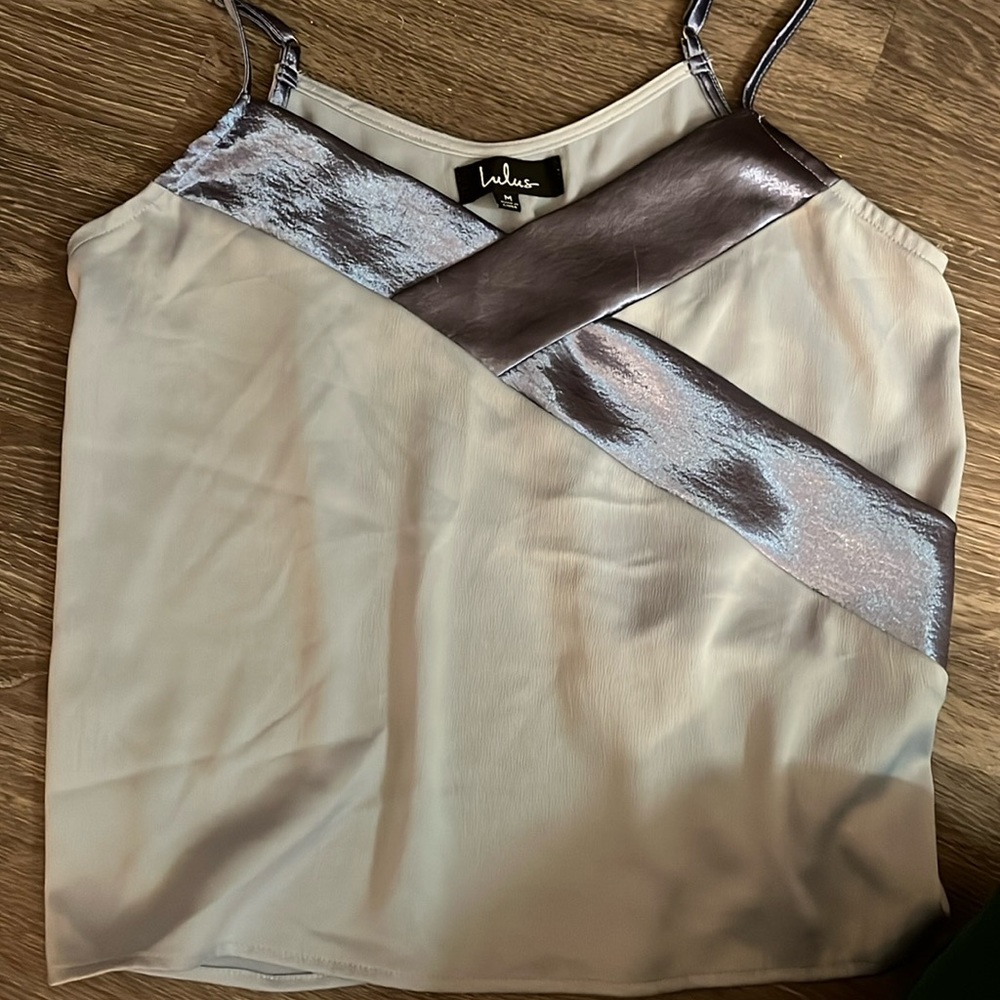 Size M lulus top